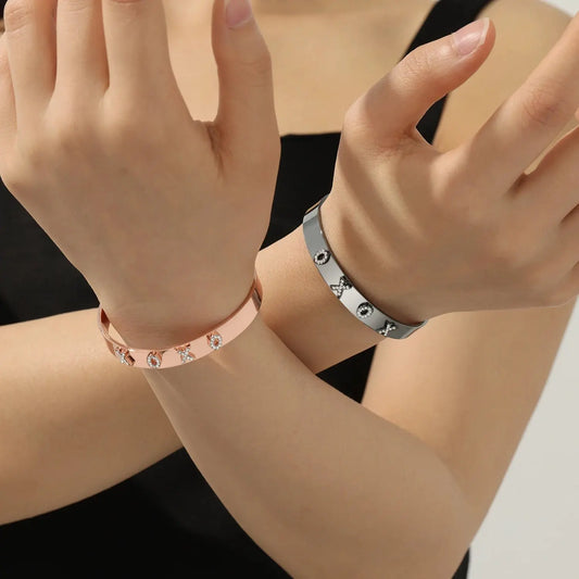 Bracelet manchette "XOXO" en petit diamant, bijoux personnalisés à la mode et élégants pour femmes, bijoux personnalisés en acier inoxydable Ma boutique
