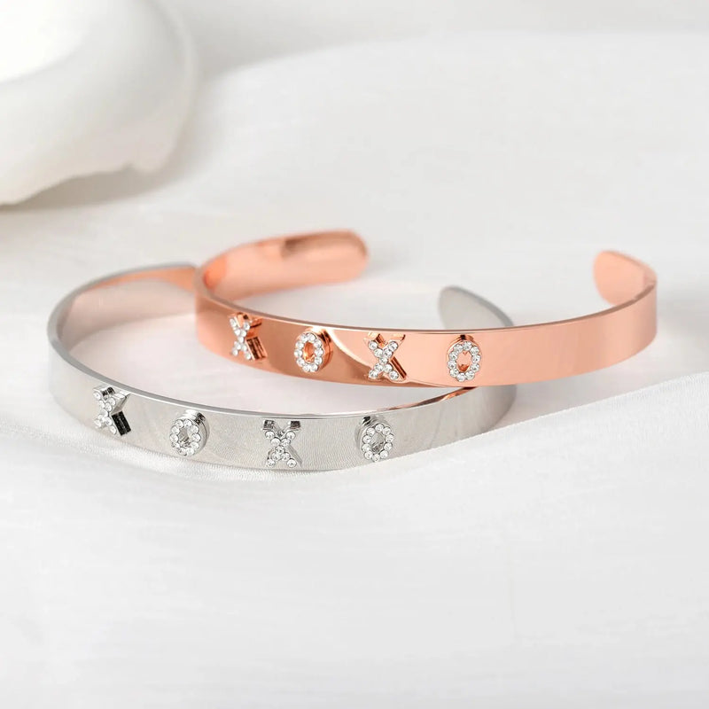 Bracelet manchette "XOXO" en petit diamant, bijoux personnalisés à la mode et élégants pour femmes, bijoux personnalisés en acier inoxydable Ma boutique