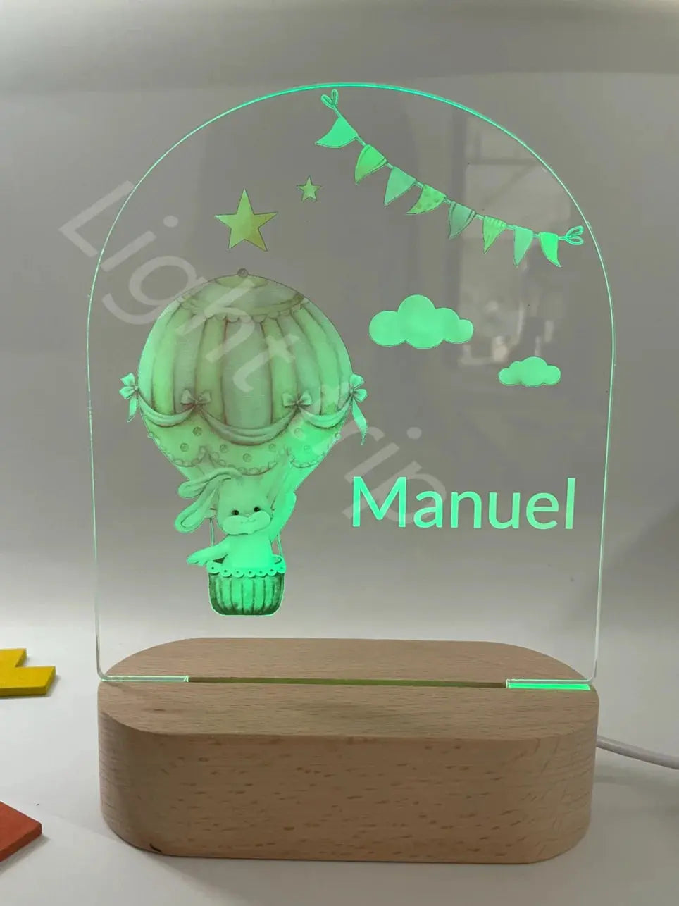 veilleuse personnalisée bébé avec prénom sur socle LED